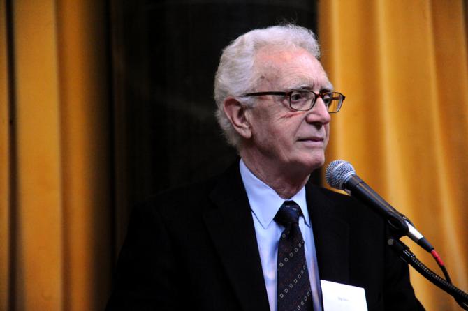 Pulitzer Prize Administrator, Sig Gissler, at the podium.