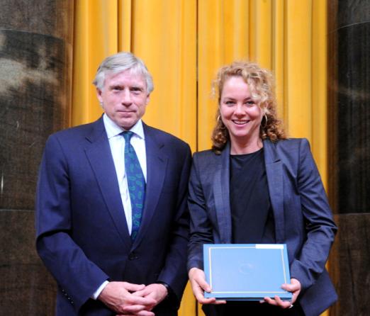 Lee C. Bollinger presents the 2001 Pulitzer Prize in Feature Photography to Barbara Davidson of the Los Angeles Times.