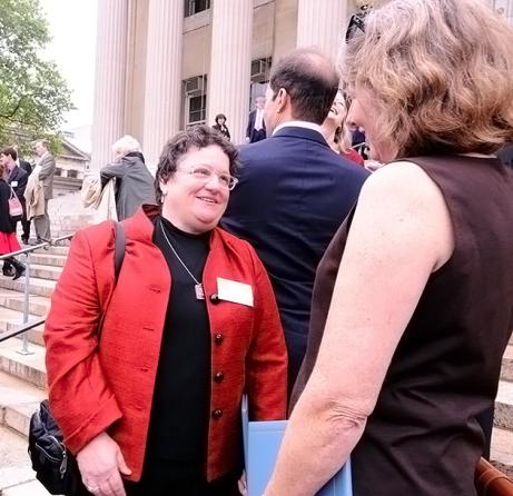 Pulitzer winners Amy Ellis Nutt (left) and Paige St. John on the steps of Low Library.