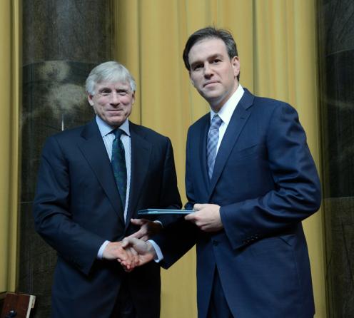 Lee C. Bollinger (left) presents the 2013 Pulitzer Prize in Commentary to Bret Stephens of The Wall Street Journal.