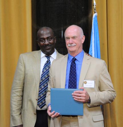 Gregory Moore (left) presents the 2012 Pulitzer Prize in National Reporting to David Wood of The Huffington Post.