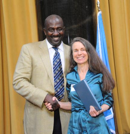 Gregory Moore presents the 2012 Pulitzer Prize in Commentary to Mary Schmich of the Chicago Tribune.