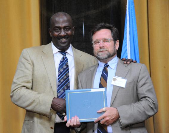 Gregory Moore (left) presents the 2012 Pulitzer Prize in Editorial Cartooning to Matt Wuerker of POLITICO.